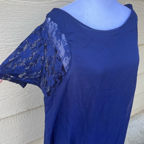 Detailed Dark Blue Lace Dress - Picture 2 of 4